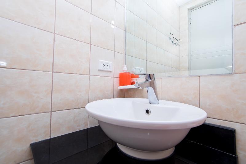 Zen Home Forbeswood Parklane Bgc Taguig Extérieur photo